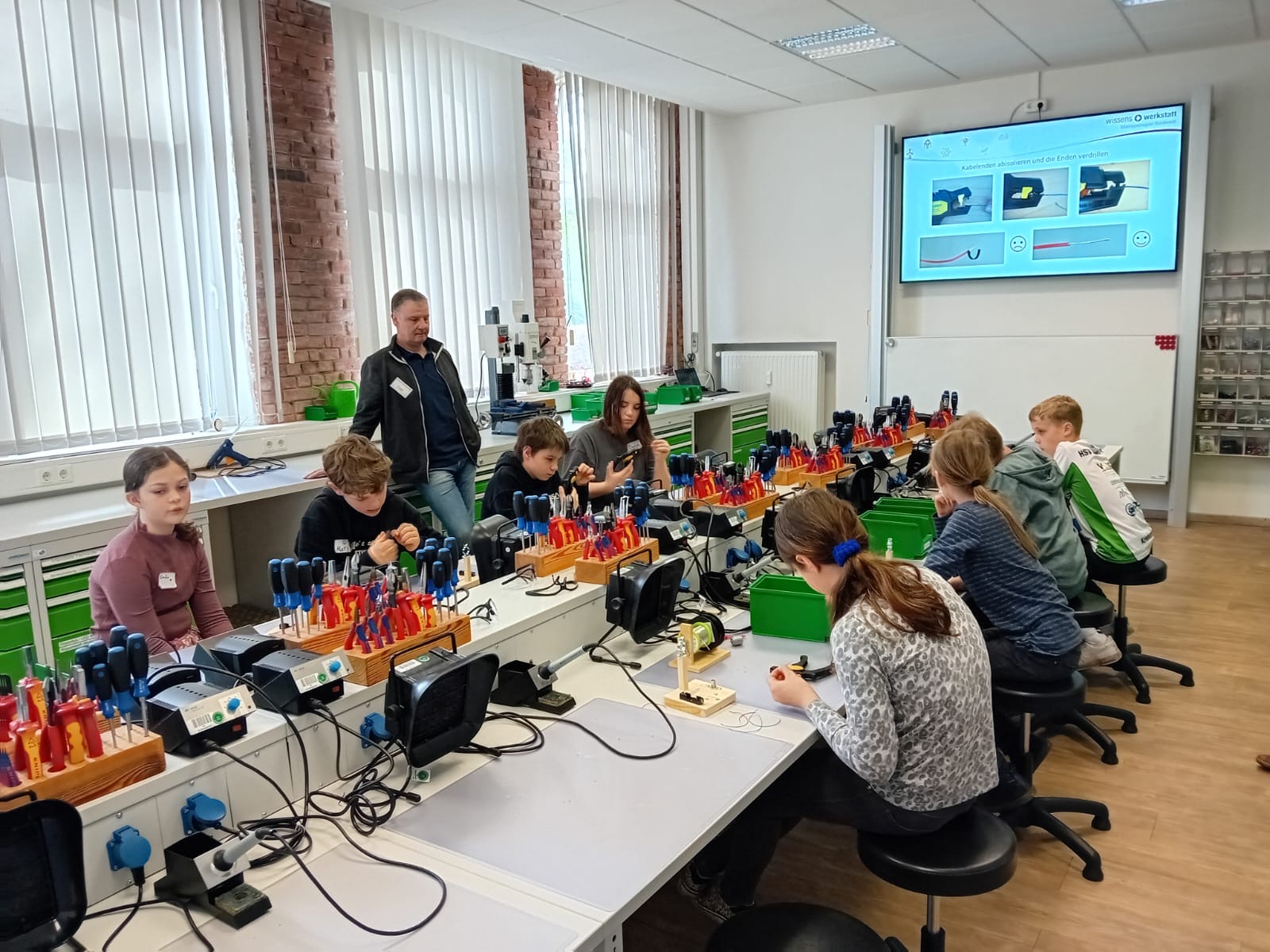 37f54312 94a0 4fb7 8387 df0036d1a714